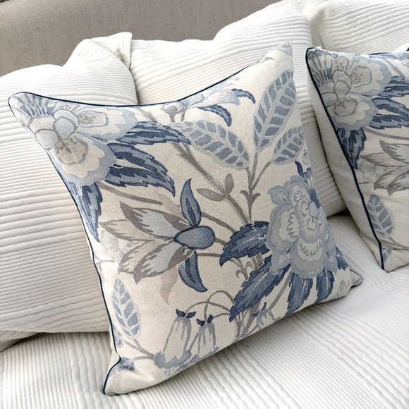 4 Ryan Studio Floral pillows - Picture 1 of 3